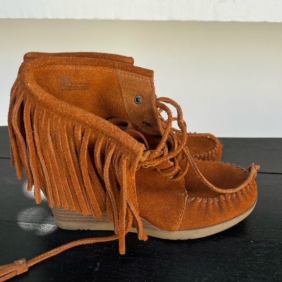 Minnetonka chestnut brown suede leather fringe wedge size 7 - Picture 3 of 7